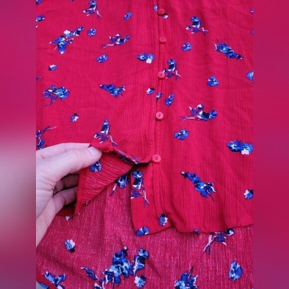Liz Claiborne size xs summer top in red with blue flowers, patriotic - Picture 8 of 9
